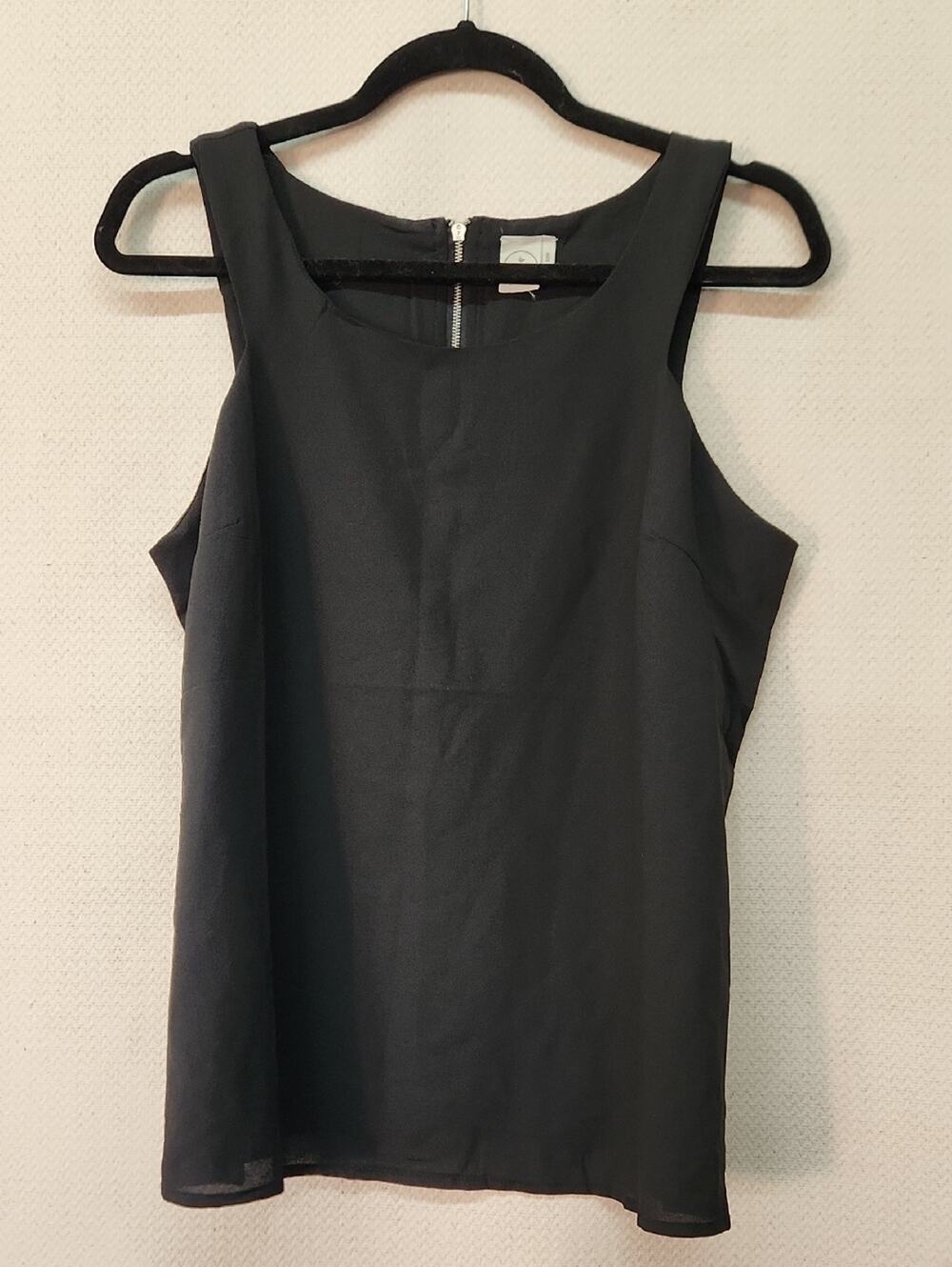 🚨2/$25 or 5/$50🚨Paper Crane Black Sleeveless Top